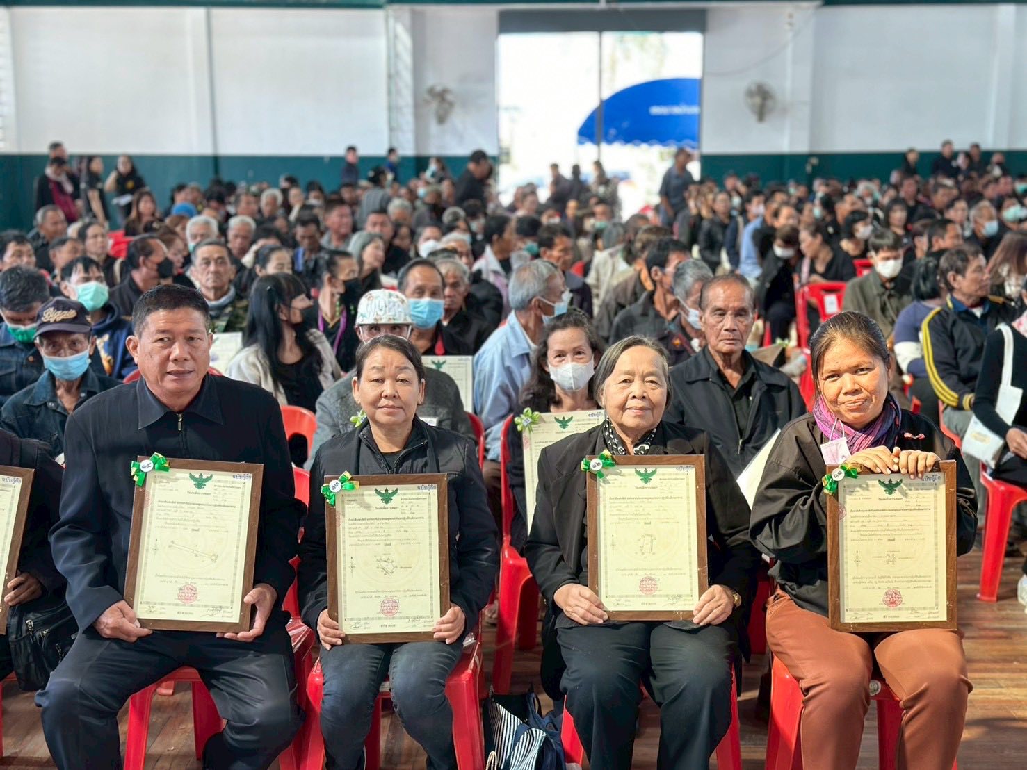 title - ส.ป.ก. มอบเอกสารสิทธิให้เข้าทำประโยชน์ในเขตปฏิรูปที่ดิน 420 ราย ประจำปีงบประมาณ พ.ศ. 2569 ในโครงการพัฒนาองค์ความรู้เกี่ยวกับสิทธิและหน้าที่เกษตรกรผู้ได้รับการจัดที่ดินในเขตปฏิรูปที่ดินก่อนรับมอบเอกสารสิทธิให้ใช้ทำประโยชน์ในเขตปฏิรูปที่ดิน ณ โรงเรียนแม่ตืนวิทยา ตำบลแม่ตืน อำเภอลี้ จังหวัดลำพูน